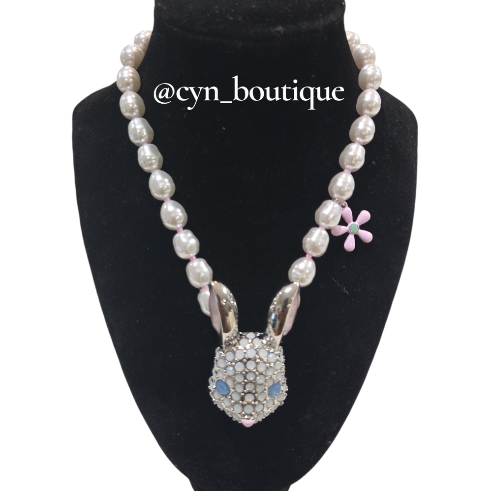 🐰▪️Betsey Johnson▪️short Spring Bunny rabbit Pearl pendant 16" Necklace
